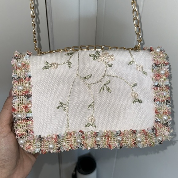 white lace with pearls purse - Picture 2 of 6